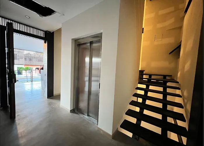 Stylish 2br Near The 5th Avenue & The *