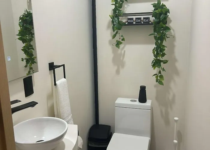 Stylish 2br Near The 5th Avenue & The *